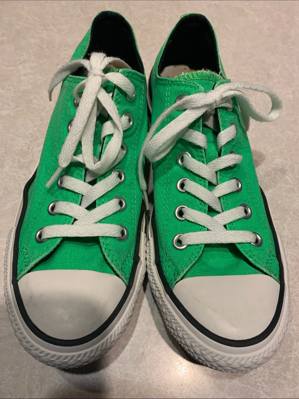Converse Low Top Sneakers - Bright Green with White Accents Size W 8. Men 6